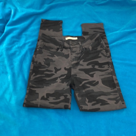 Levi's 721 Hi Rise Skinny sz 27 - black and grey camo NWOT - Picture 1 of 6